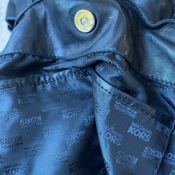 Authentic Michael Kors Beverly soft leather black drawstring satchel - Picture 12 of 12